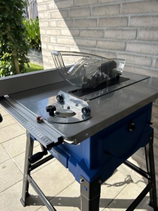 Bordrundsav set fra siden