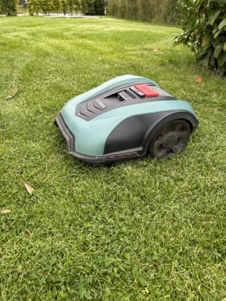 Bosch Indego robotplæneklipper på græsplæne