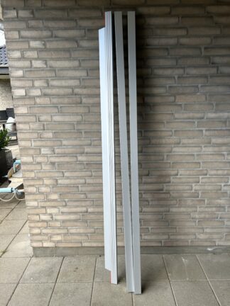 2 meter afrettersær stående op ad væg