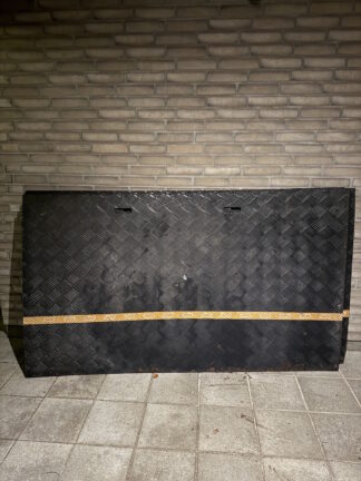 Køreplader op ad mur