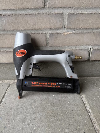 Tjep dykkerpistol op ad væg