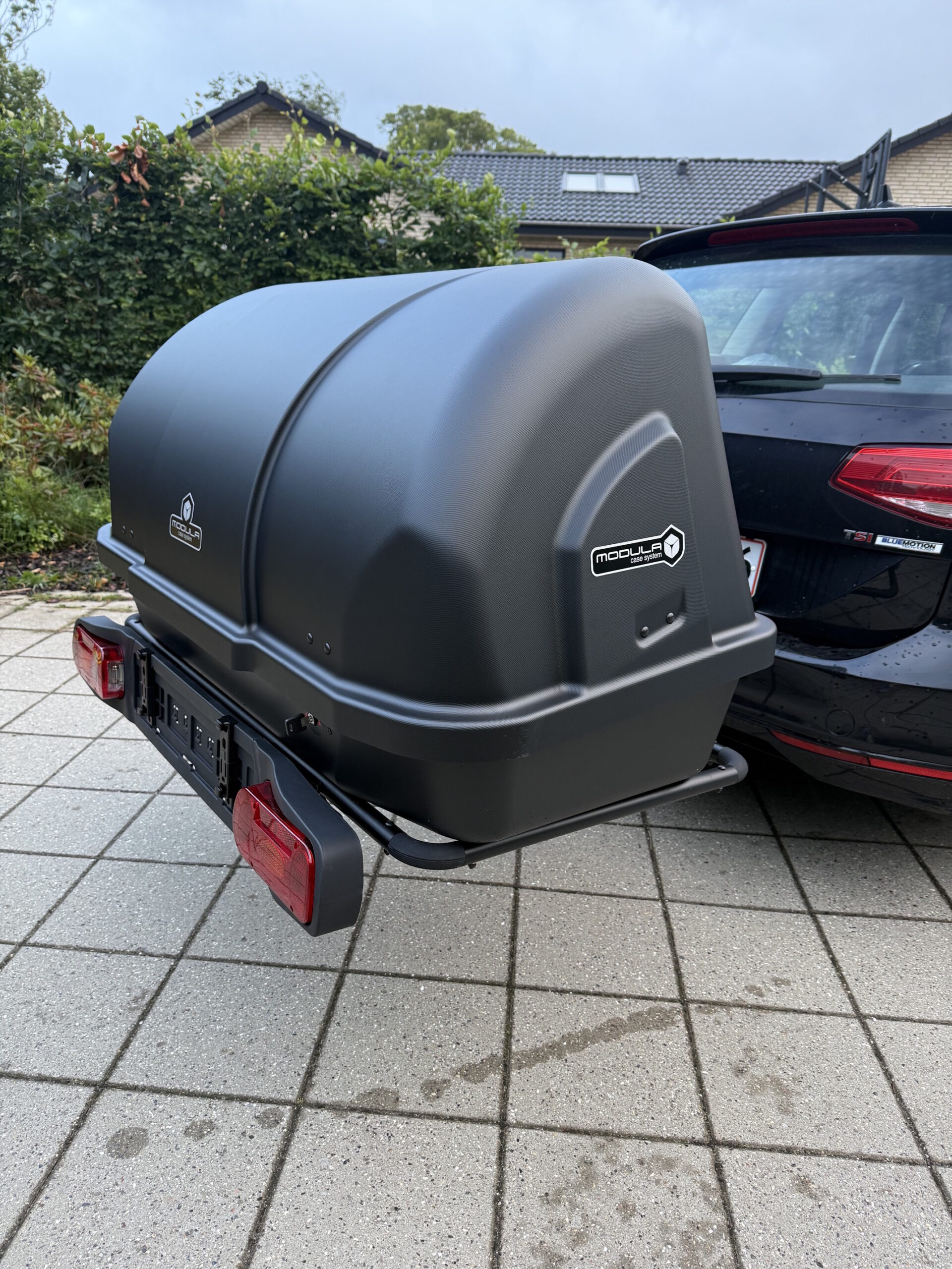 Bagageboks til anhængertræk på bil