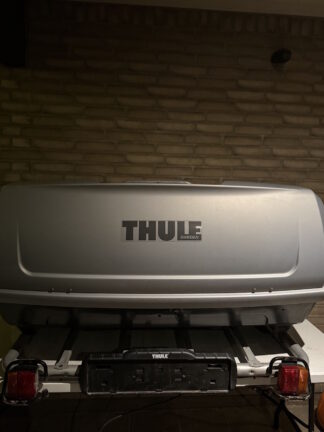 Thule bagageboks på bord