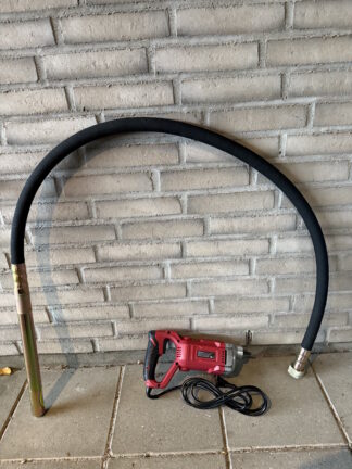 Stavvibrator stående op ad væg