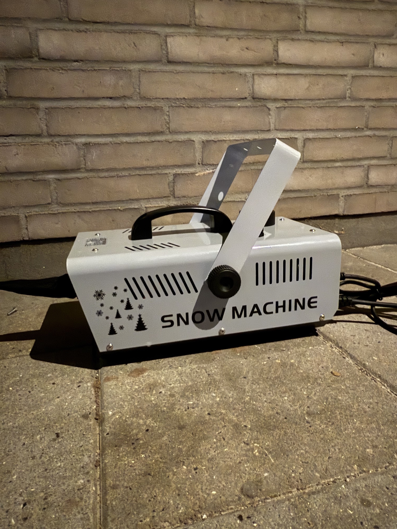 Snemaskine stående på jorden