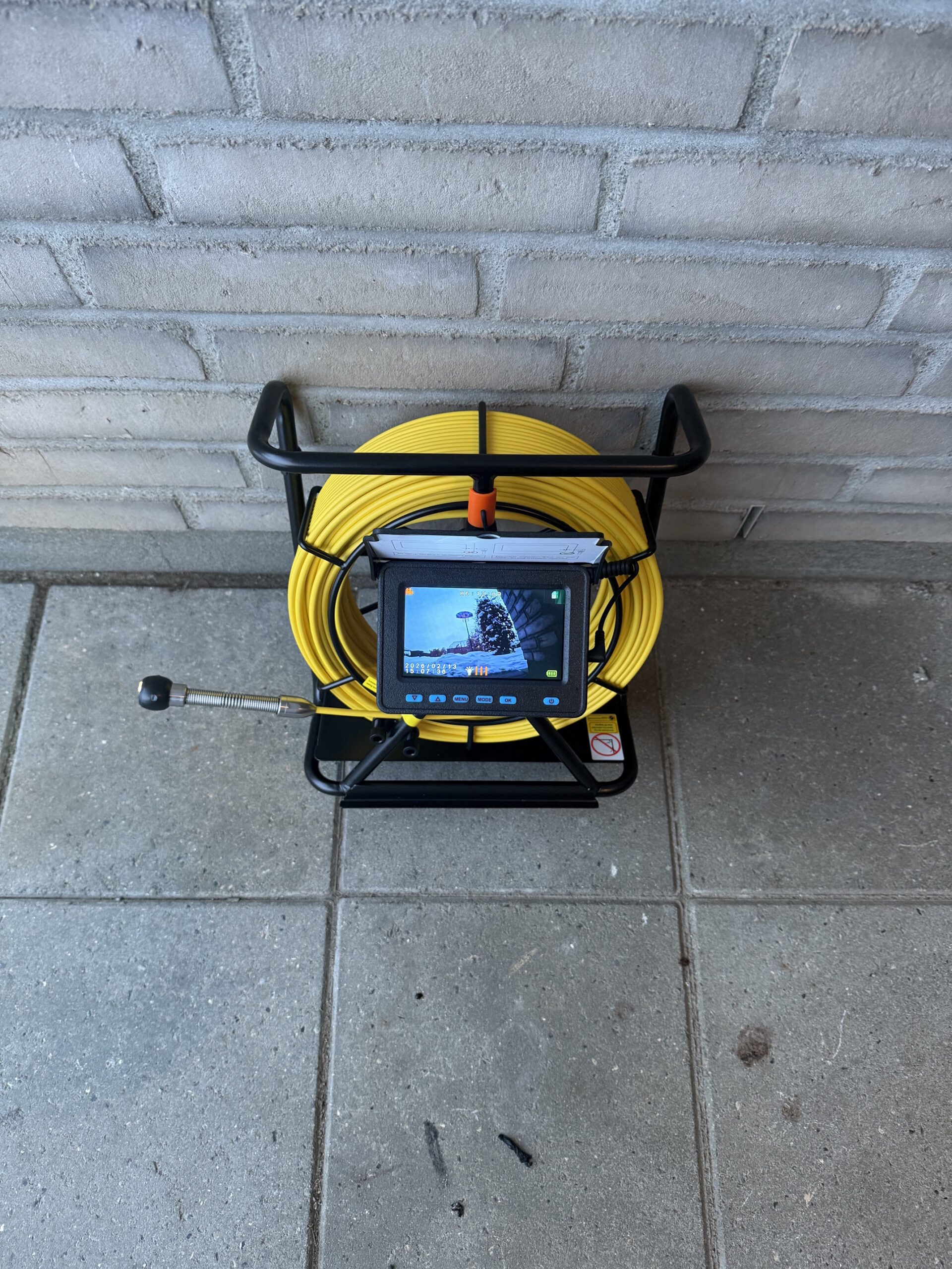 Kloakkamera foran mur