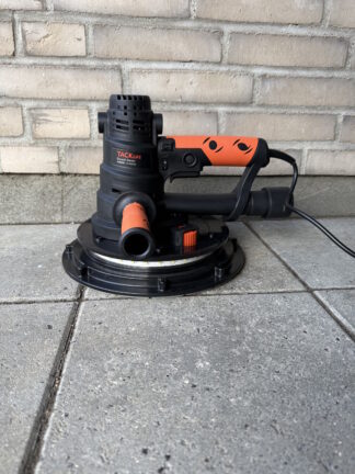 Vægsliber foran mur