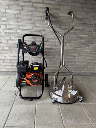 Fliserenser og højtryksrenser foran mur